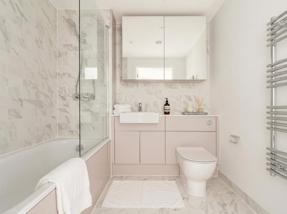 Shower, Toilet, Bathroom, Bath, towels