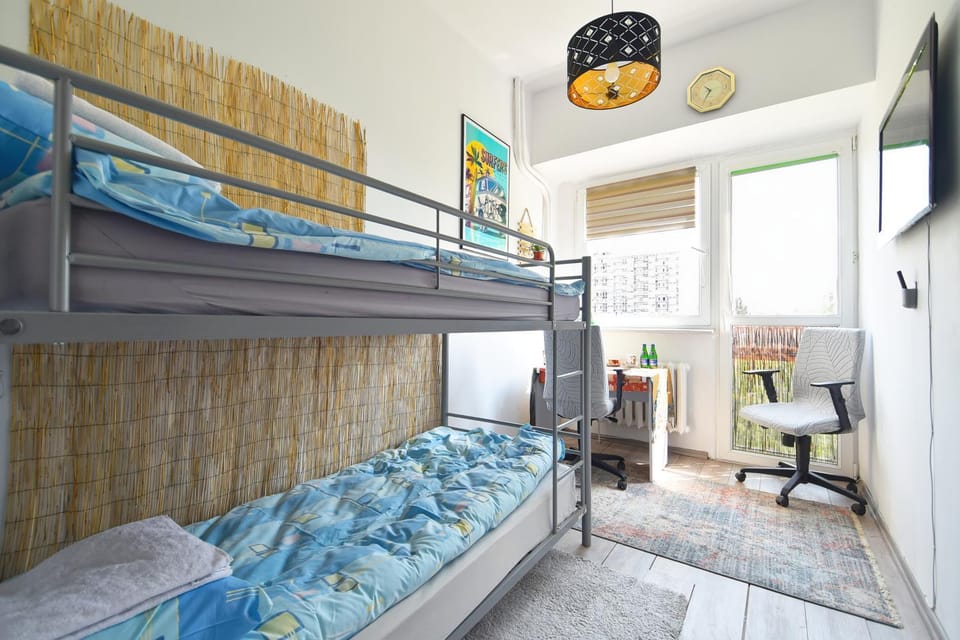 TV and multimedia, Seating area, Bedroom, bunk bed