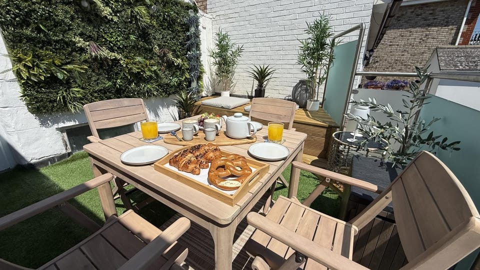 Coffee/tea facilities, Seating area, Dining area