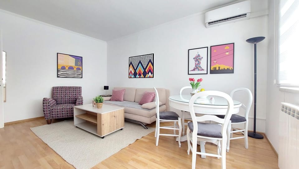 Living room, Seating area, Dining area, air conditioner