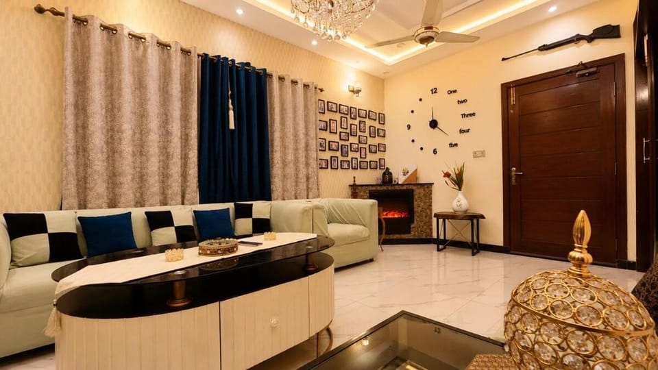 Cozy 2BR stay with lounge in Bahria Town Lahore House in Lahore