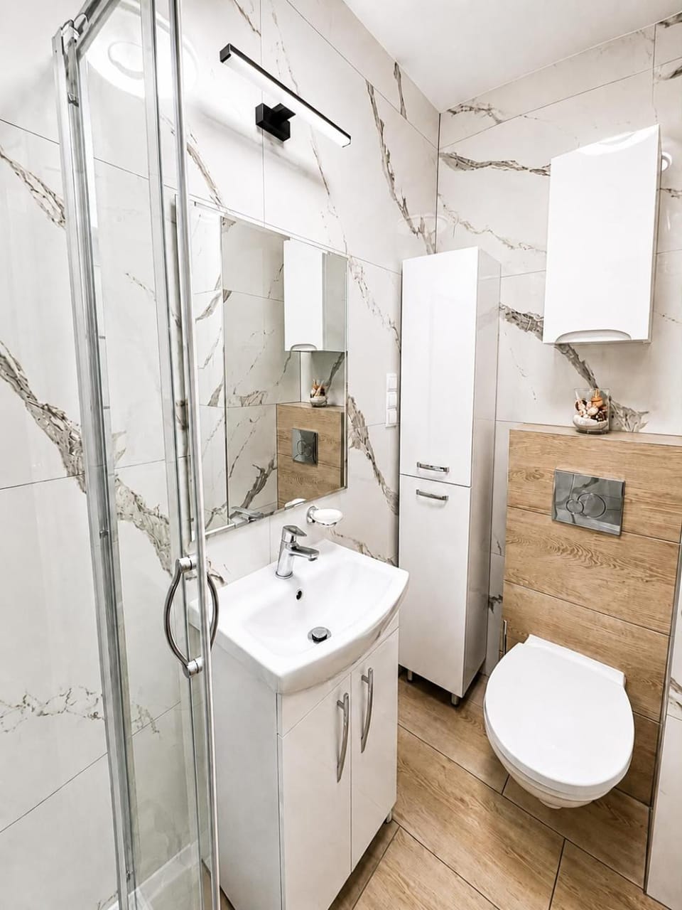 Shower, Toilet, Bathroom, hair dryier, dryer