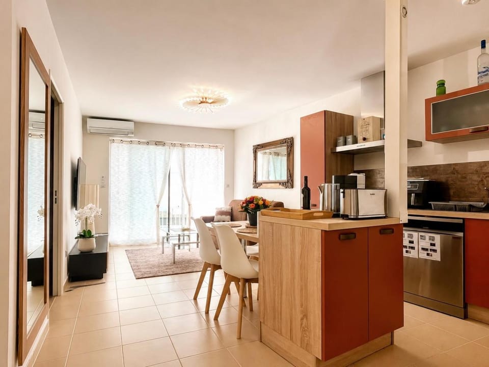 New 2-Room Apartment with Terrace & Air Conditioning Apartment in Cannes