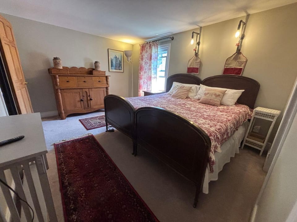 Bed, Decorative detail, Bedroom