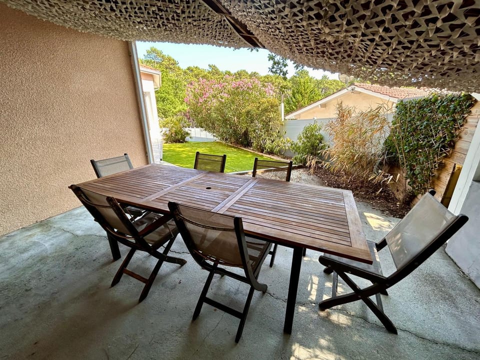 Patio, Dining area