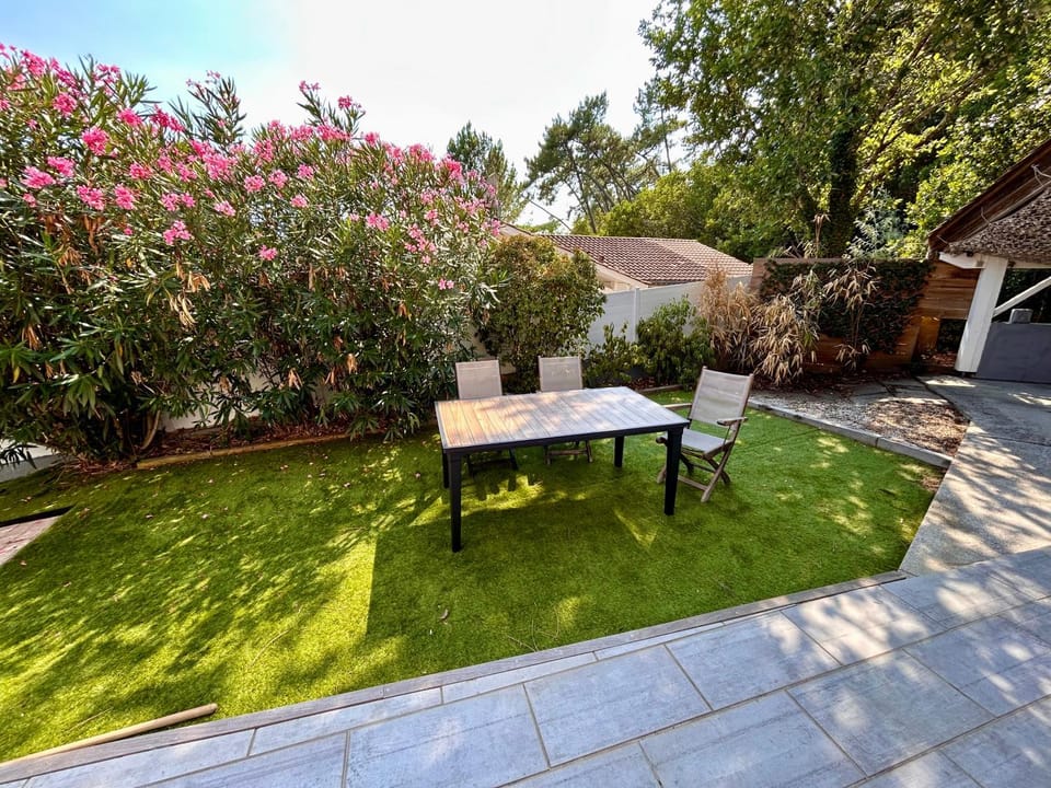 Patio, Garden, Dining area, Garden view