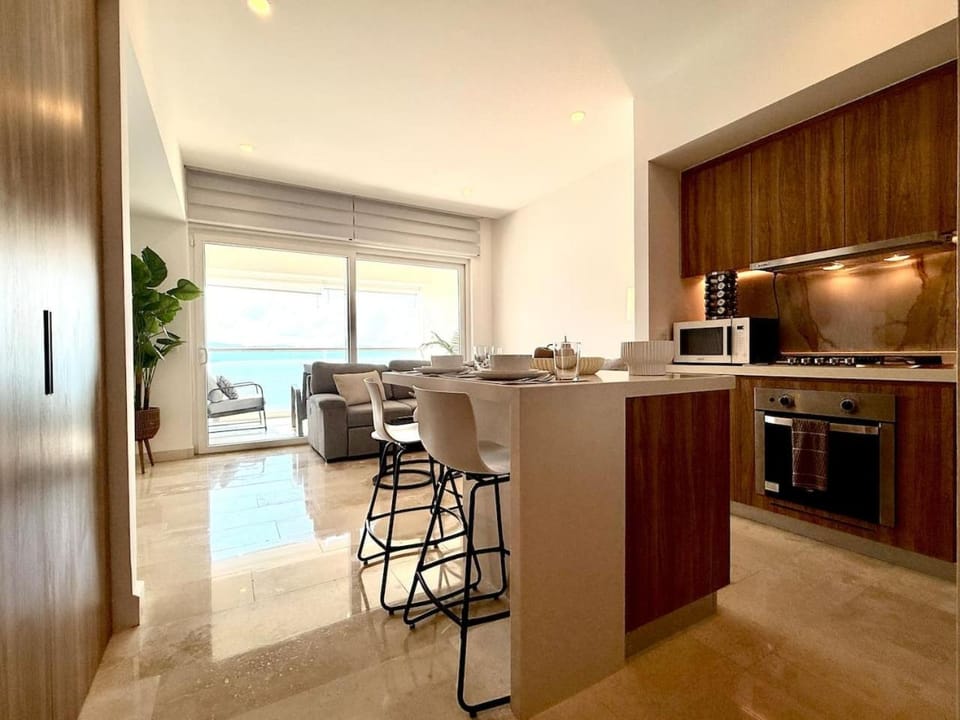 Oceanview 1BR Breakfast Rooftop Pool & Gym Apartment in Puerto Vallarta