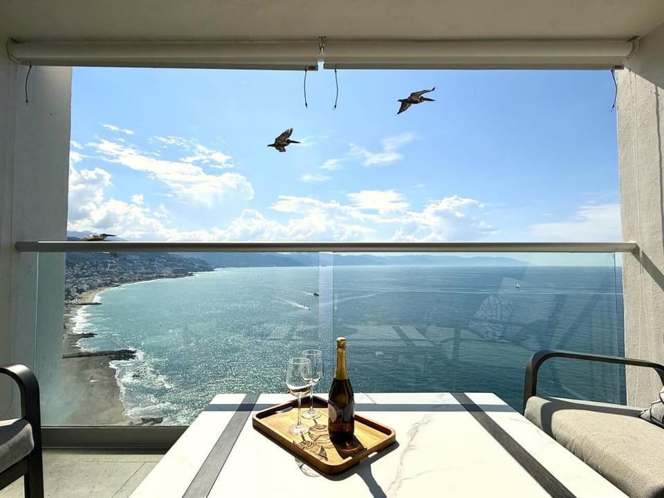 Oceanview 1BR Breakfast Rooftop Pool & Gym Apartment in Puerto Vallarta