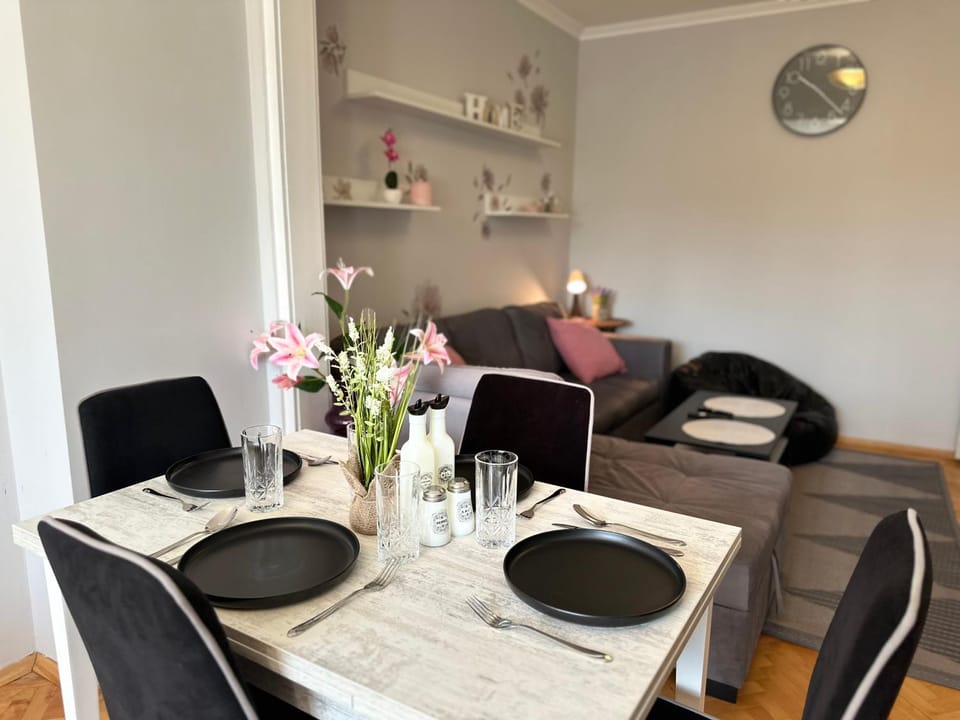 Living room, Dining area