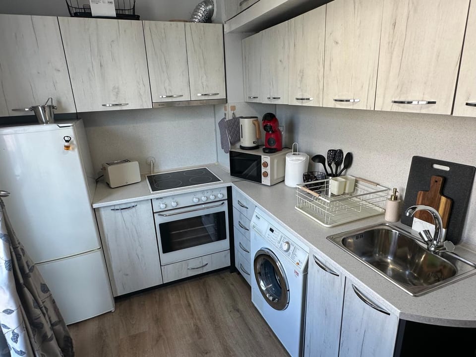 Coffee/tea facilities, oven, pet friendly, stove, wardrobe, kitchen