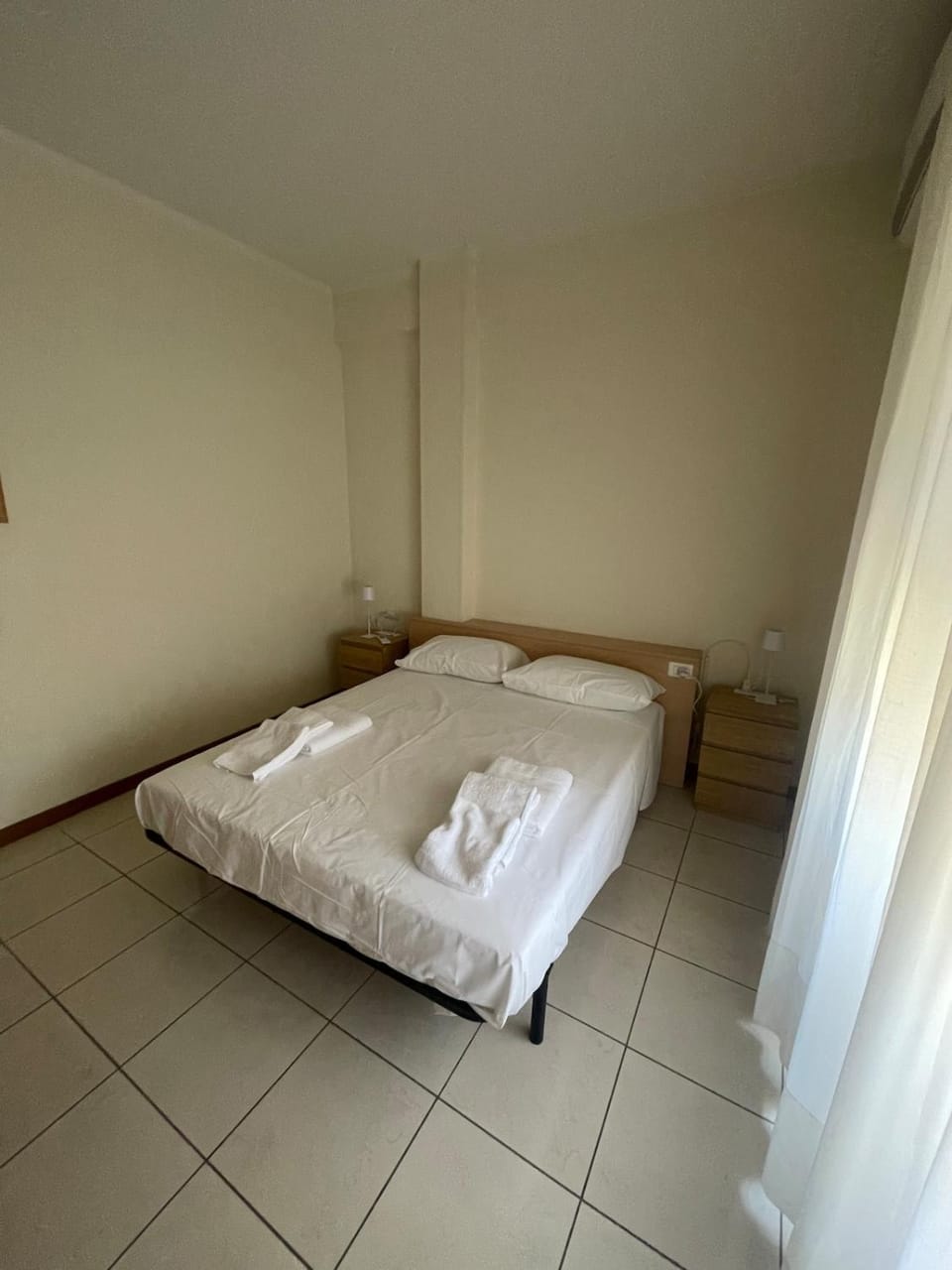 Bedroom, towels