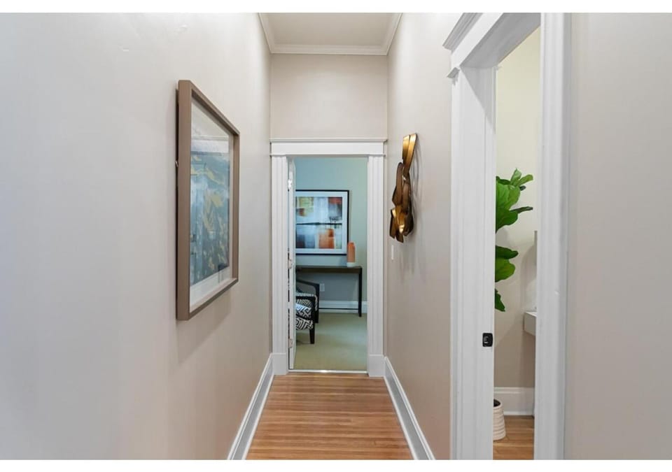 Exquisite 3 Bdrm 2 Bath near Eden Park Apartment in Cincinnati