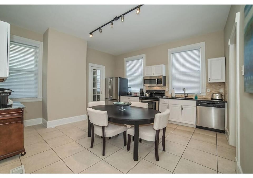 Grand Historic 2 Bedroom Apartment Apartment in Cincinnati