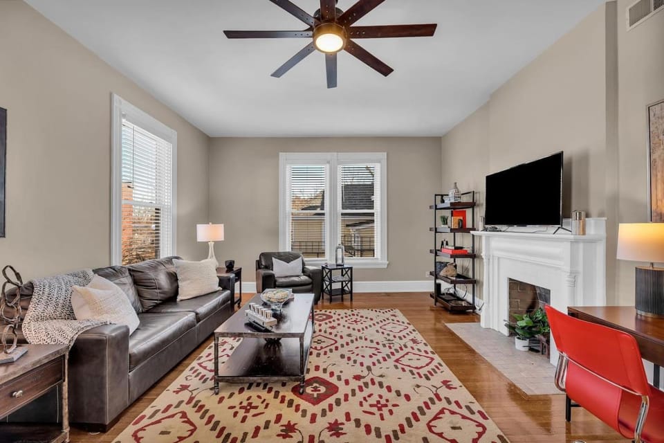 Warm and Spacious 2 Bedroom near Eden Park Apartment in Cincinnati