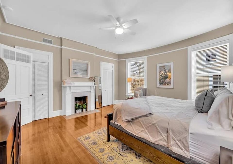 Warm and Spacious 2 Bedroom near Eden Park Apartment in Cincinnati
