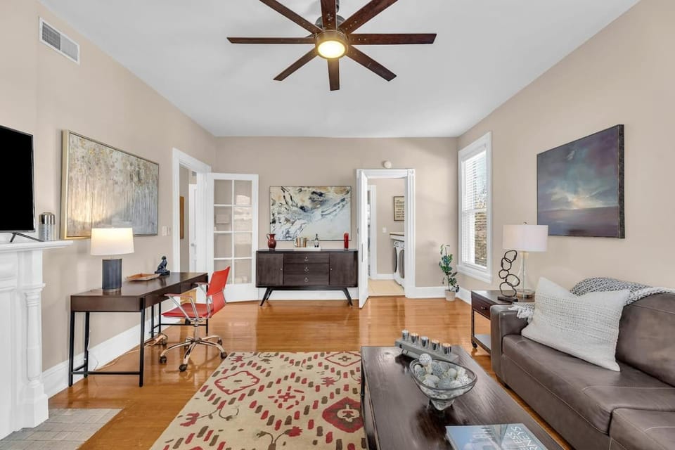 Warm and Spacious 2 Bedroom near Eden Park Apartment in Cincinnati