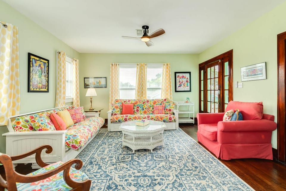 Blue Turtle - Vintage Island Charm in Midtown House in Galveston Island