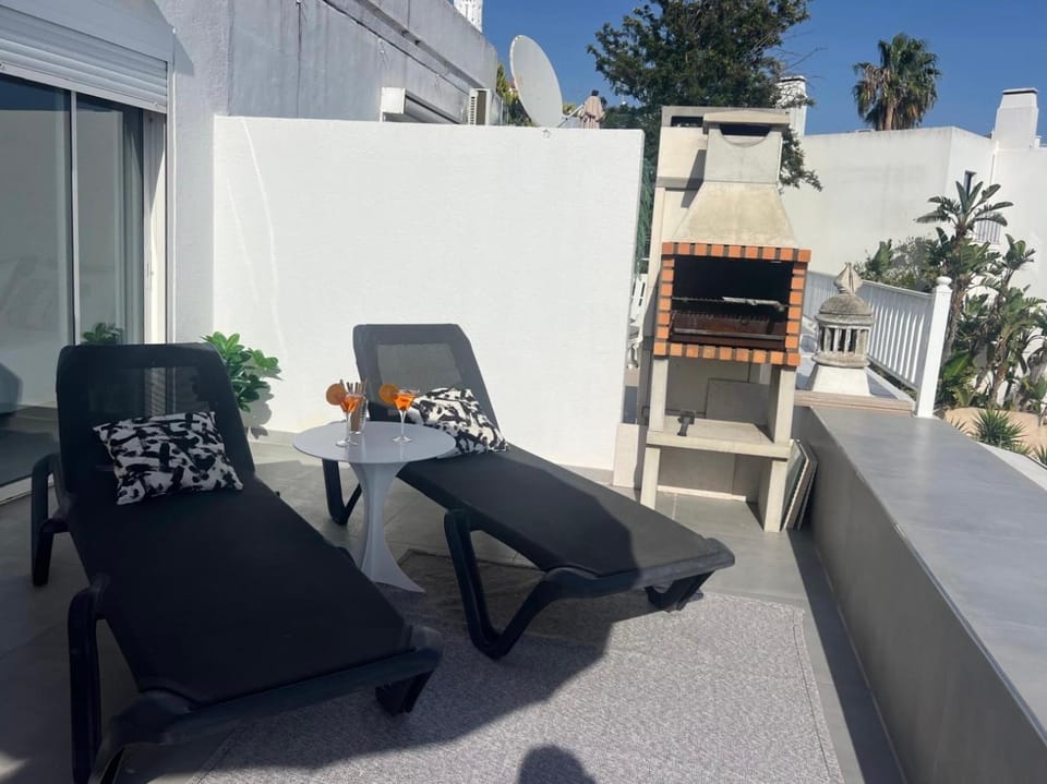 Balcony/Terrace, sunbed