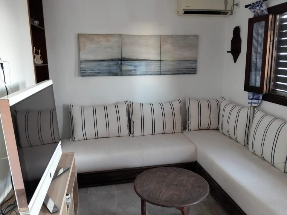TV and multimedia, Living room, air conditioner
