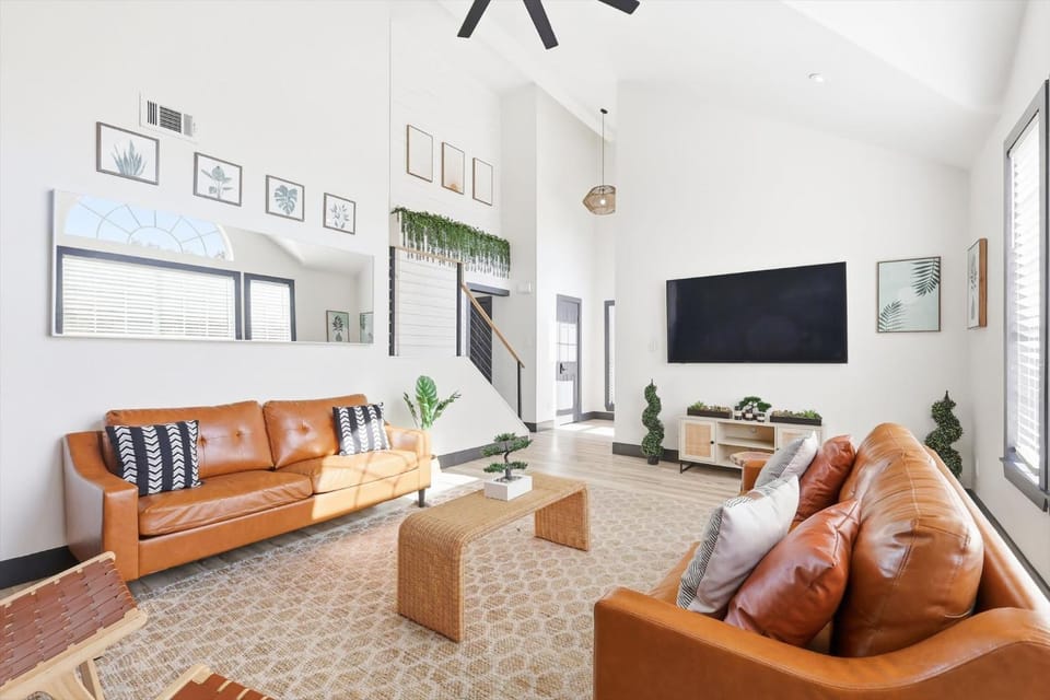 5BD 2BA Luxury Modern Vibes Pool Playground House in Grand Prairie