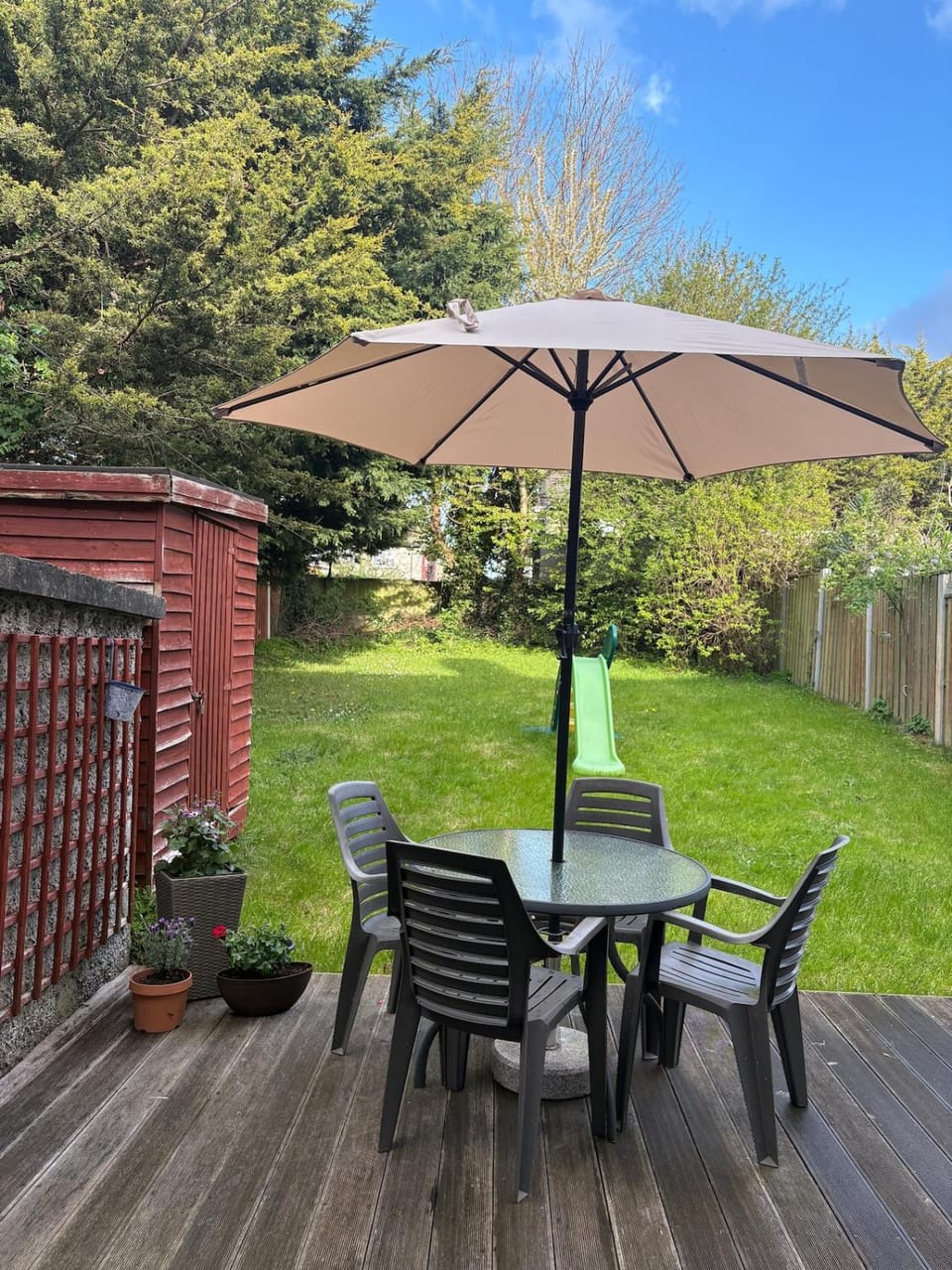 Sleeps 6 Three bed modern house Near DCU and airport Private parking House in Dublin