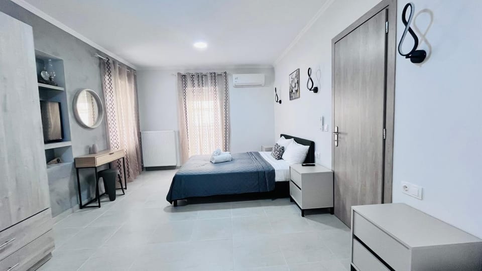 Bed, TV and multimedia, Bedroom, wardrobe