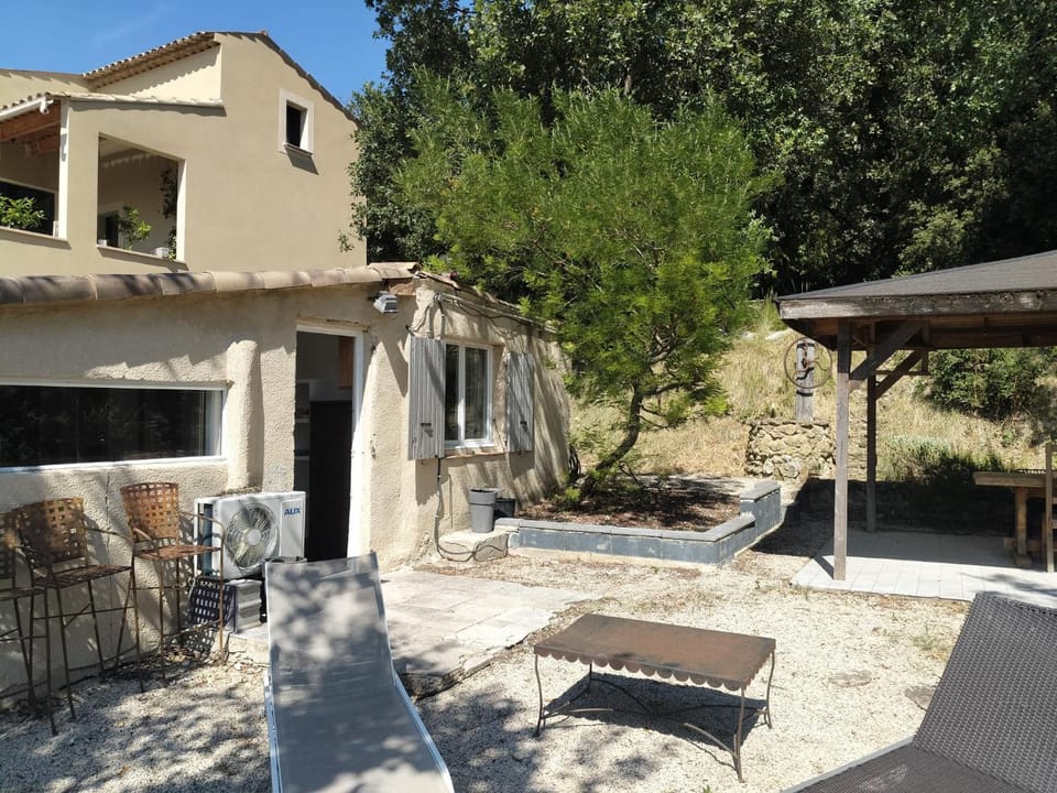Property building, Balcony/Terrace, Balcony/Terrace