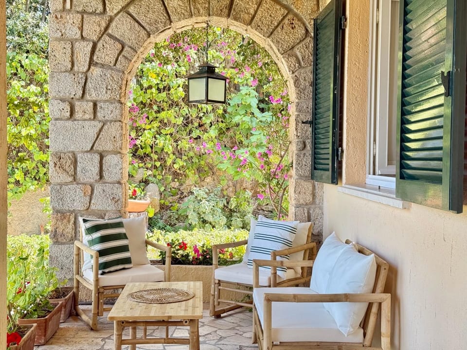 Patio, Day, Garden, Garden view