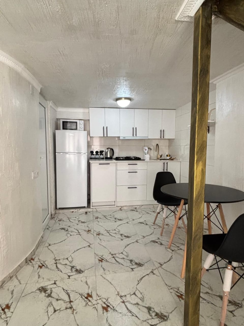 Dining area, kitchen