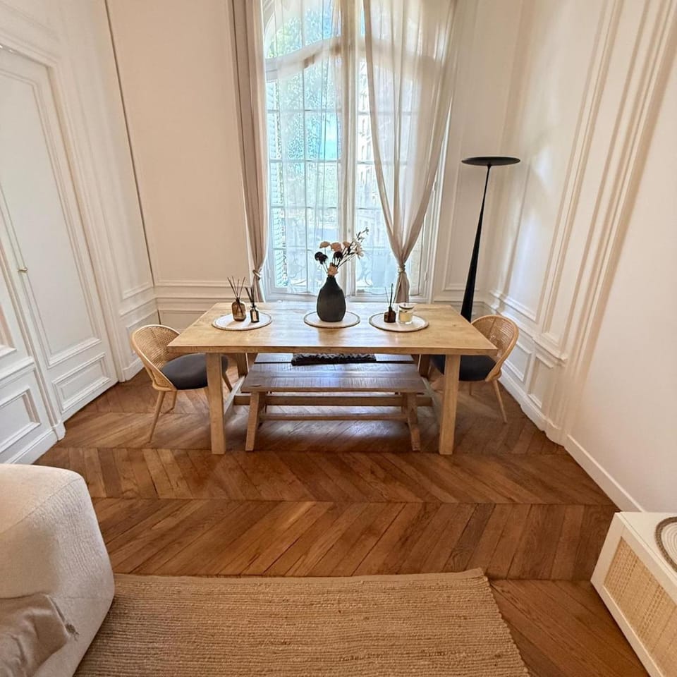 Elegant 2 Bedroom Apartment Arc de Triomphe Apartment in Paris