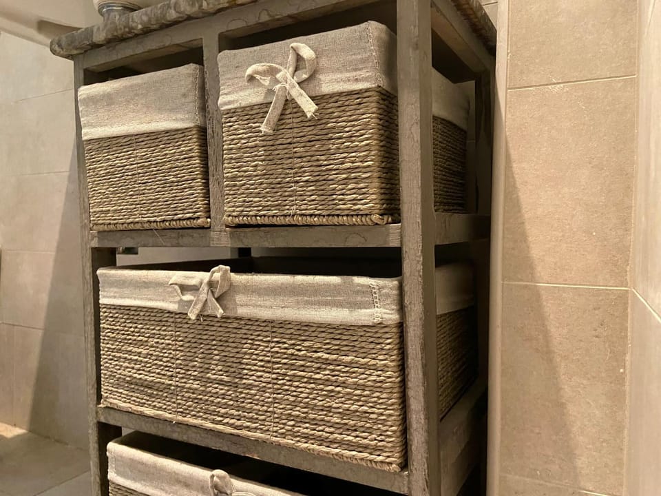 Bathroom, Decorative detail