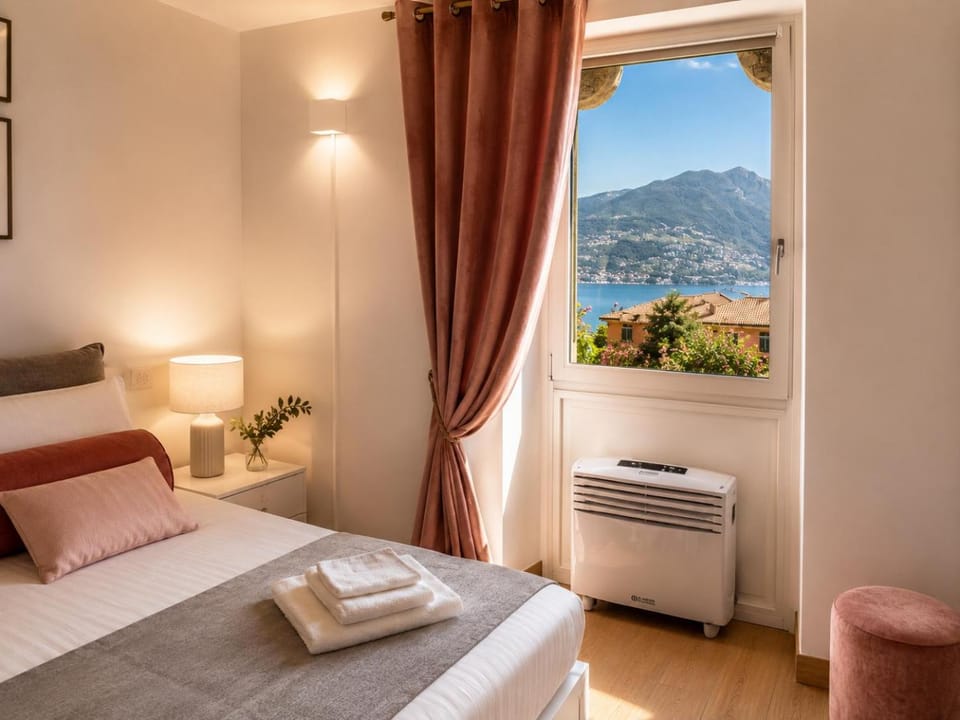 Bed, Natural landscape, View (from property/room), Photo of the whole room, Bedroom, Lake view, Mountain view, towels