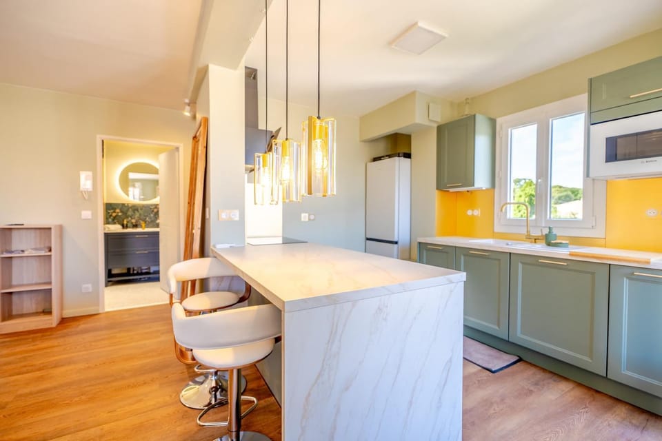 Les Pastourelles l Sea view l Shellter-Rentals Apartment in Saint-Tropez