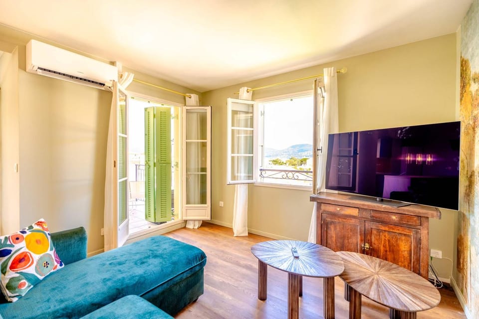 Les Pastourelles l Sea view l Shellter-Rentals Apartment in Saint-Tropez