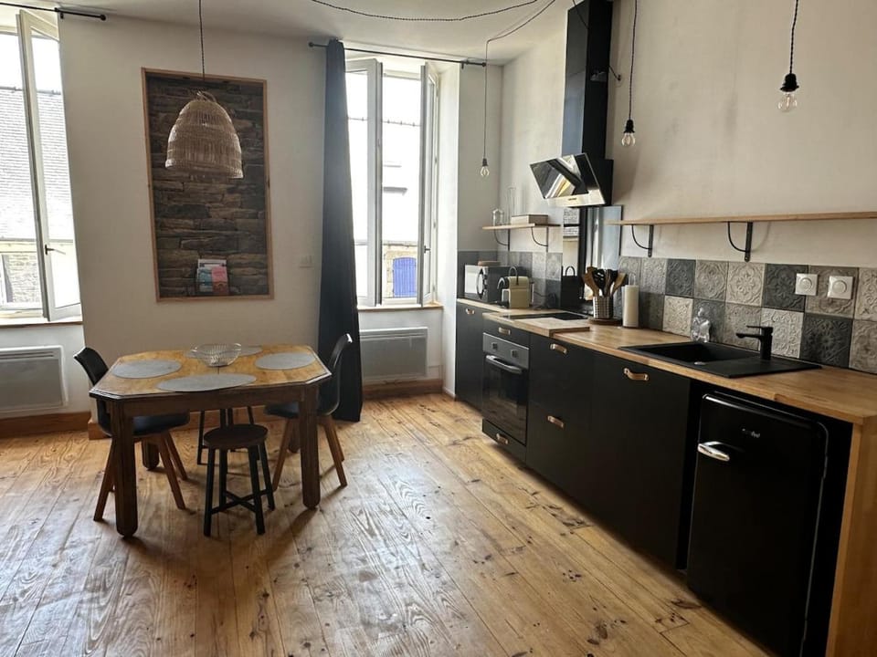 Coffee/tea facilities, Kitchen or kitchenette, microwave, oven, toaster