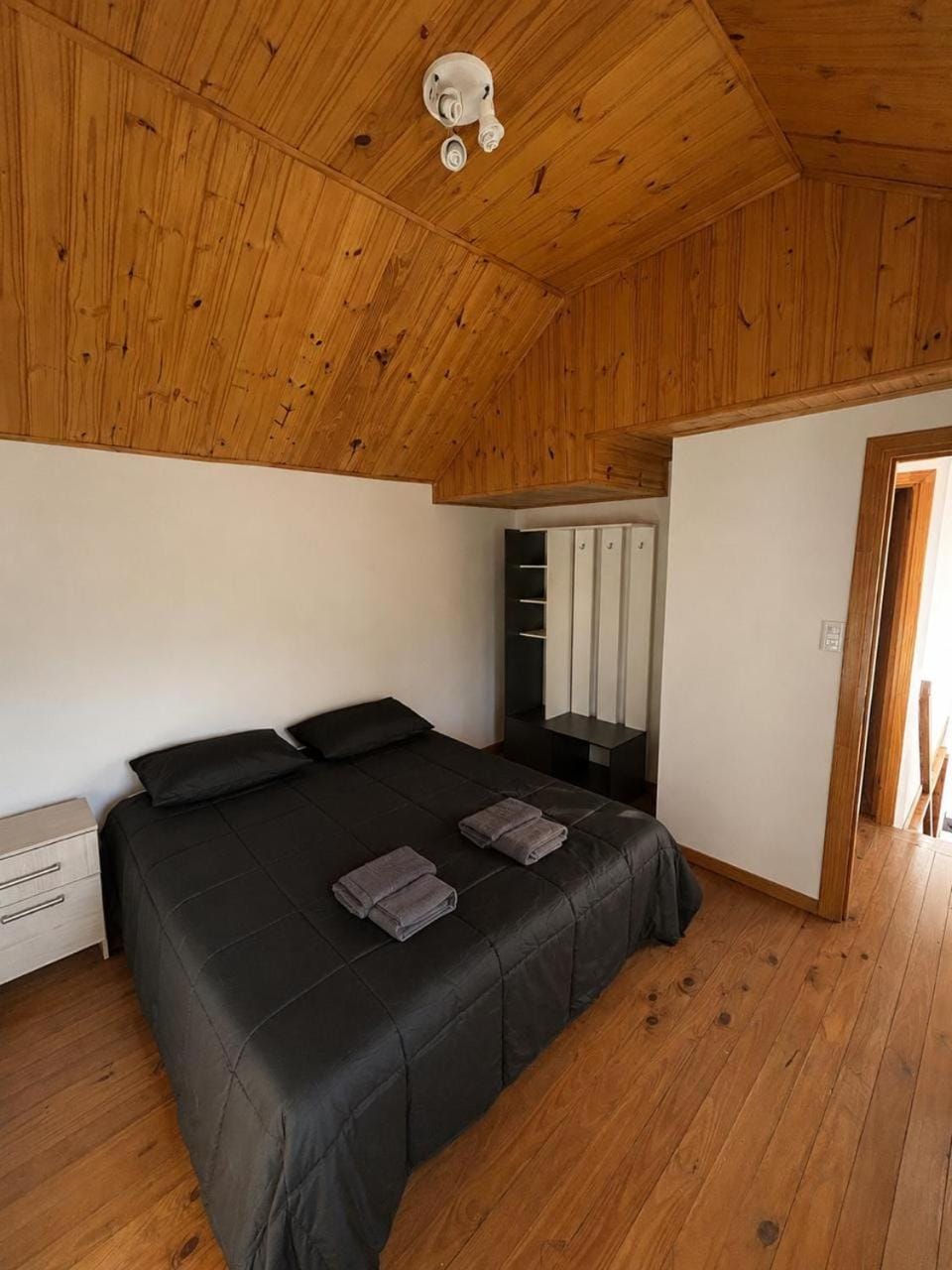 Bedroom, Mountain view