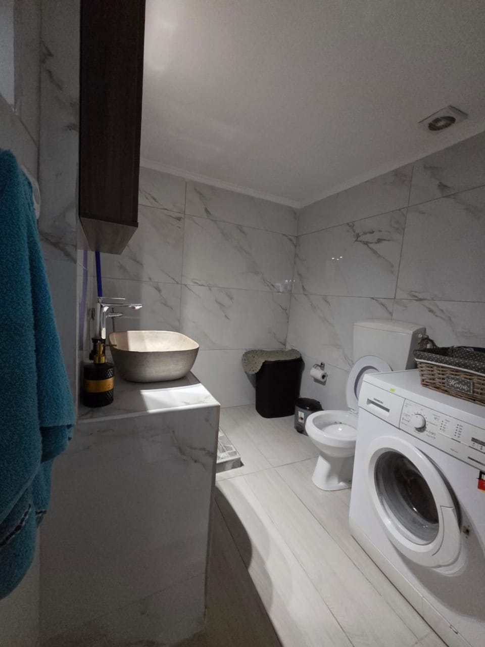 Bathroom, washing machine