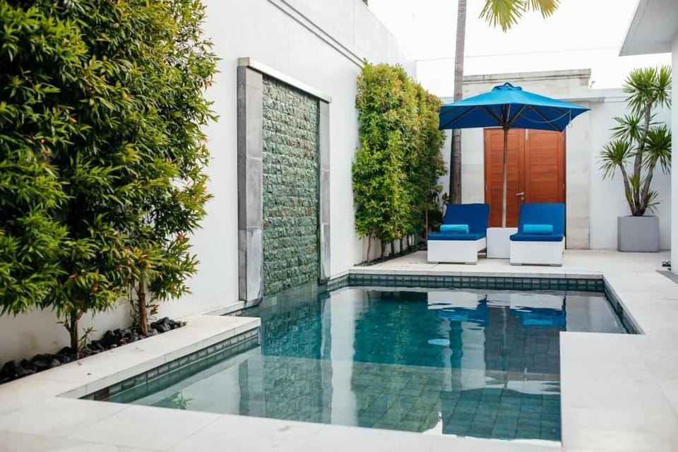 Property building, Swimming pool