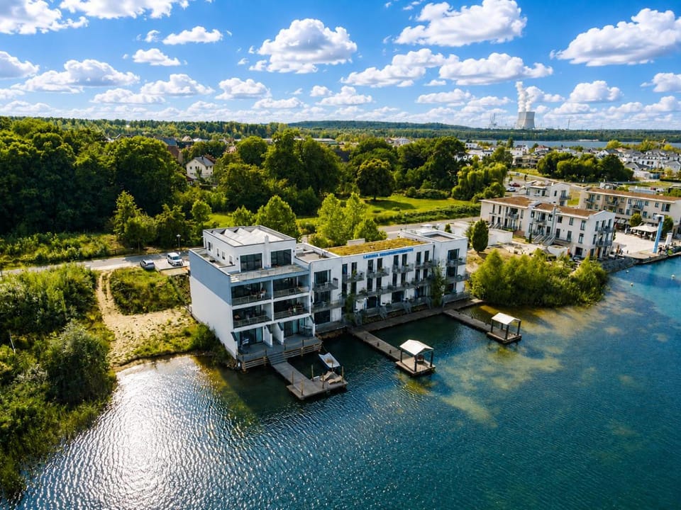 Property building, Bird's eye view, Lake view