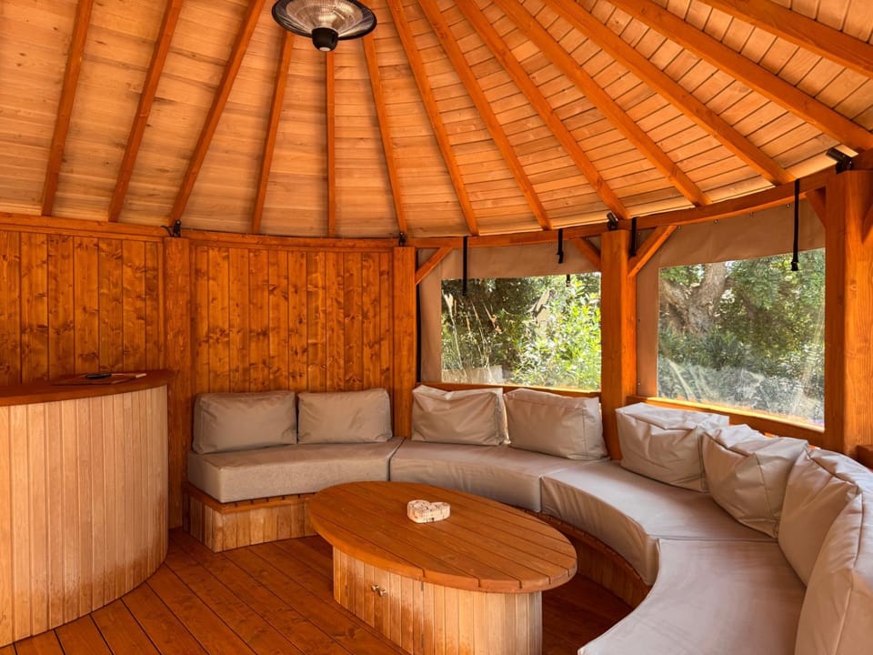 Patio, Lounge or bar