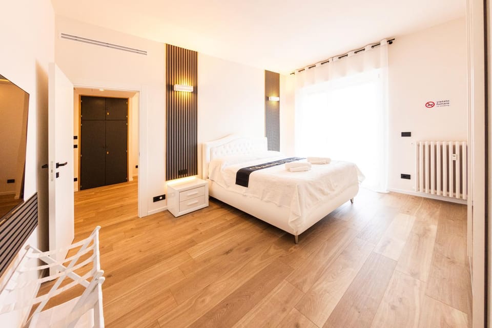 Bed, TV and multimedia, Photo of the whole room, Bedroom, internet, wardrobe