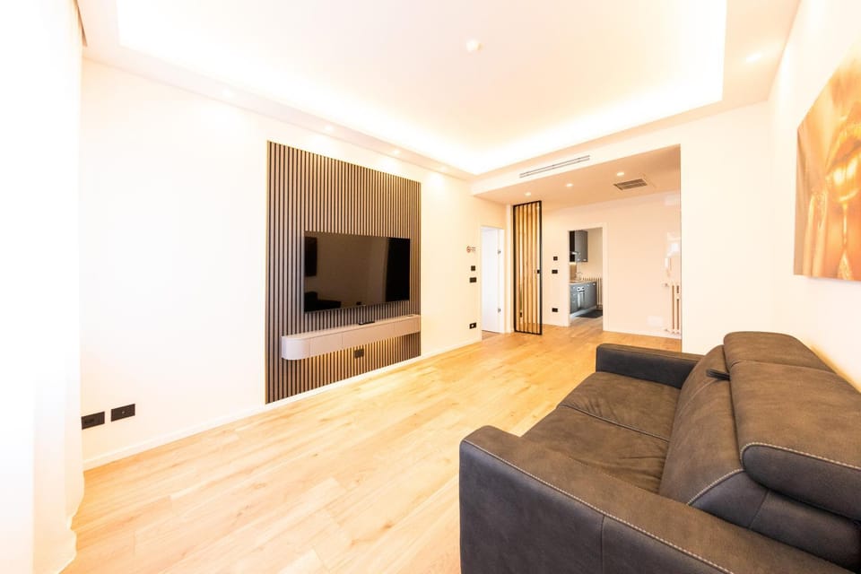 Bed, TV and multimedia, Living room, Photo of the whole room, Seating area