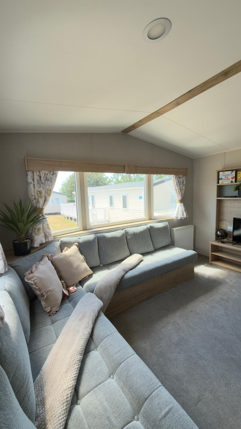 Stunning 3 bed FAMILY CARAVAN at Haven - Little Sea Campground/ 
RV Resort in Weymouth