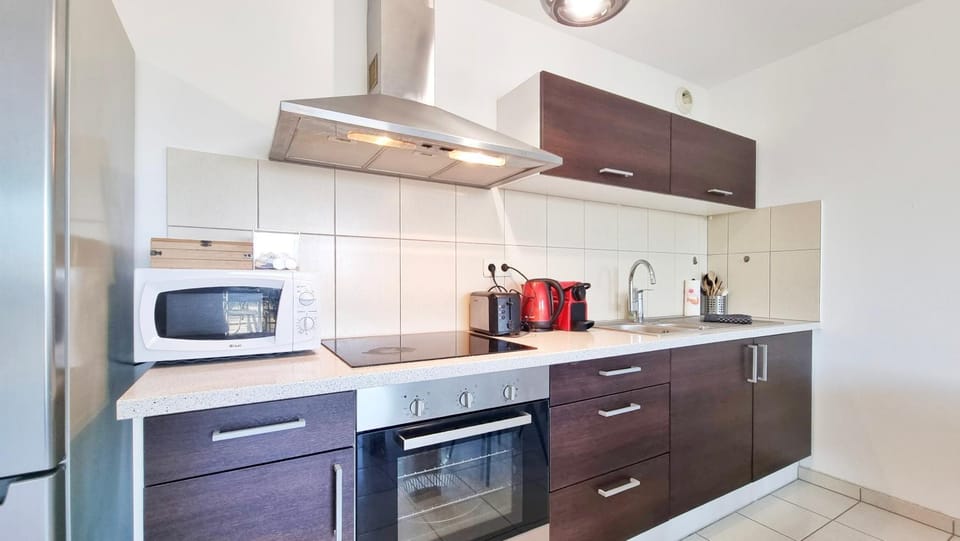 Coffee/tea facilities, stove, toaster