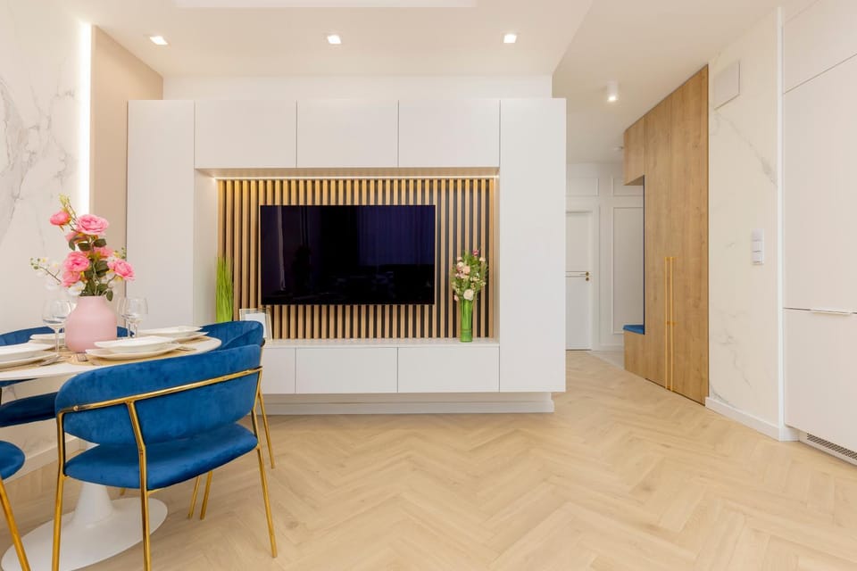 TV and multimedia, Living room, Seating area, Dining area