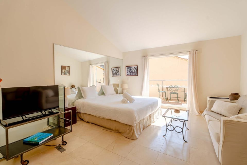 La Petite Sirene l Vue Mer La Ponche l Shellter-Rentals Apartment in Saint-Tropez