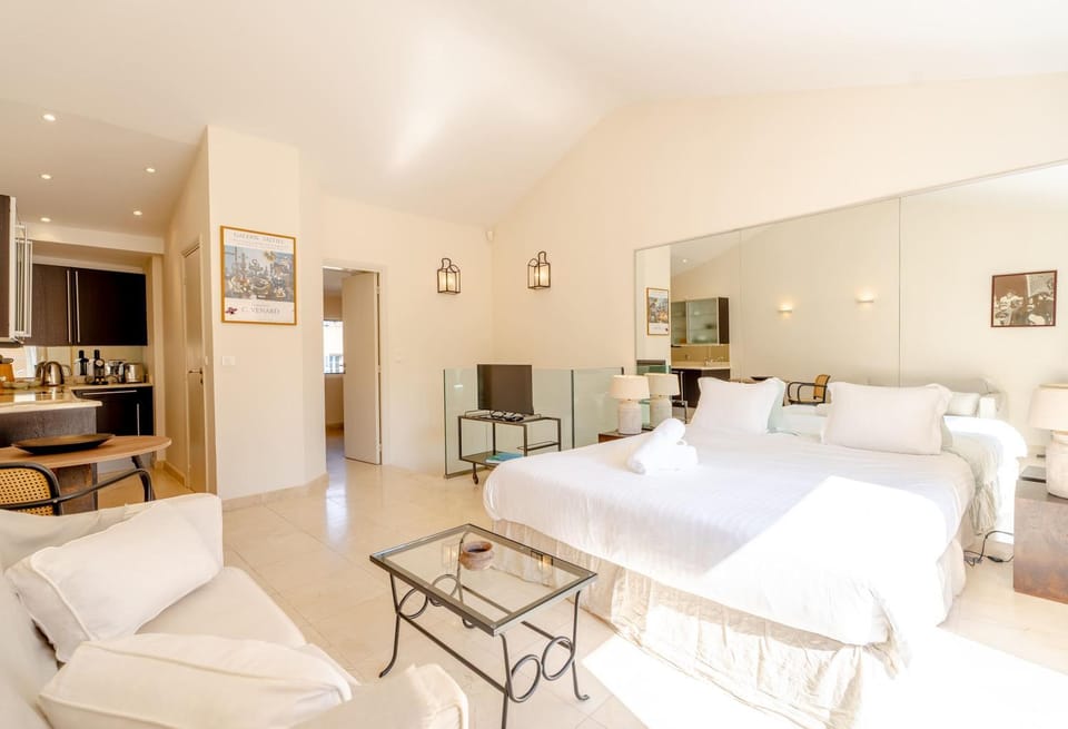 La Petite Sirene l Vue Mer La Ponche l Shellter-Rentals Apartment in Saint-Tropez