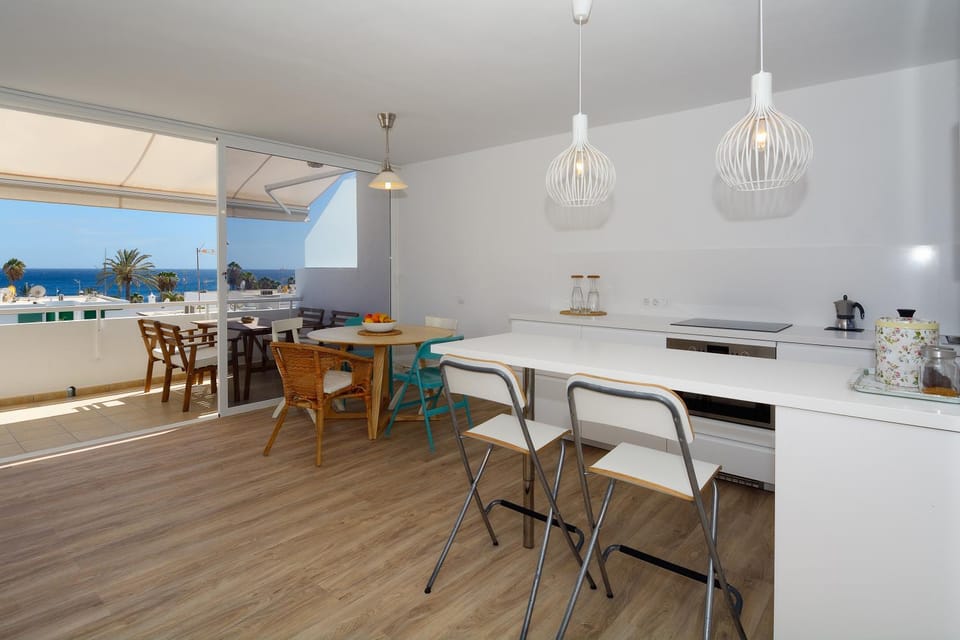 Kitchen or kitchenette, Dining area, Sea view
