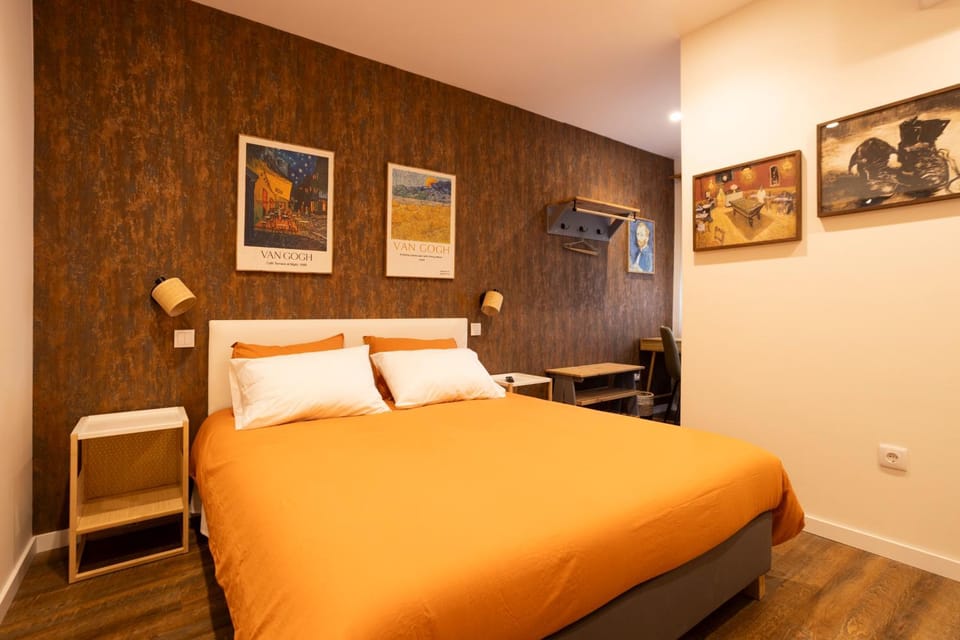 Bed, TV and multimedia, Bedroom, air conditioner