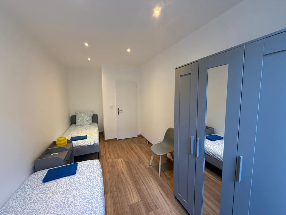 Bed, Photo of the whole room, Decorative detail, Bedroom, heating, internet, towels